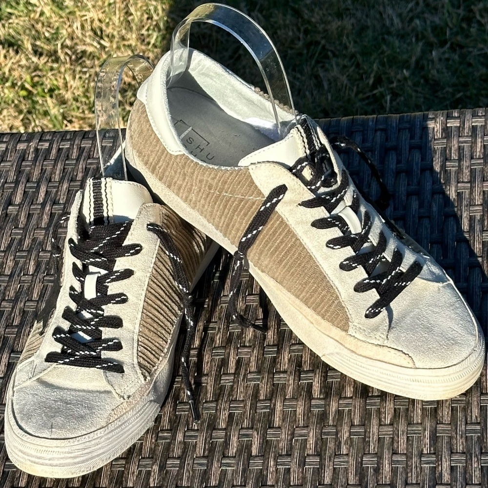 ✨Shu Shop Pilar Khaki Lace-up Sneakers ✨